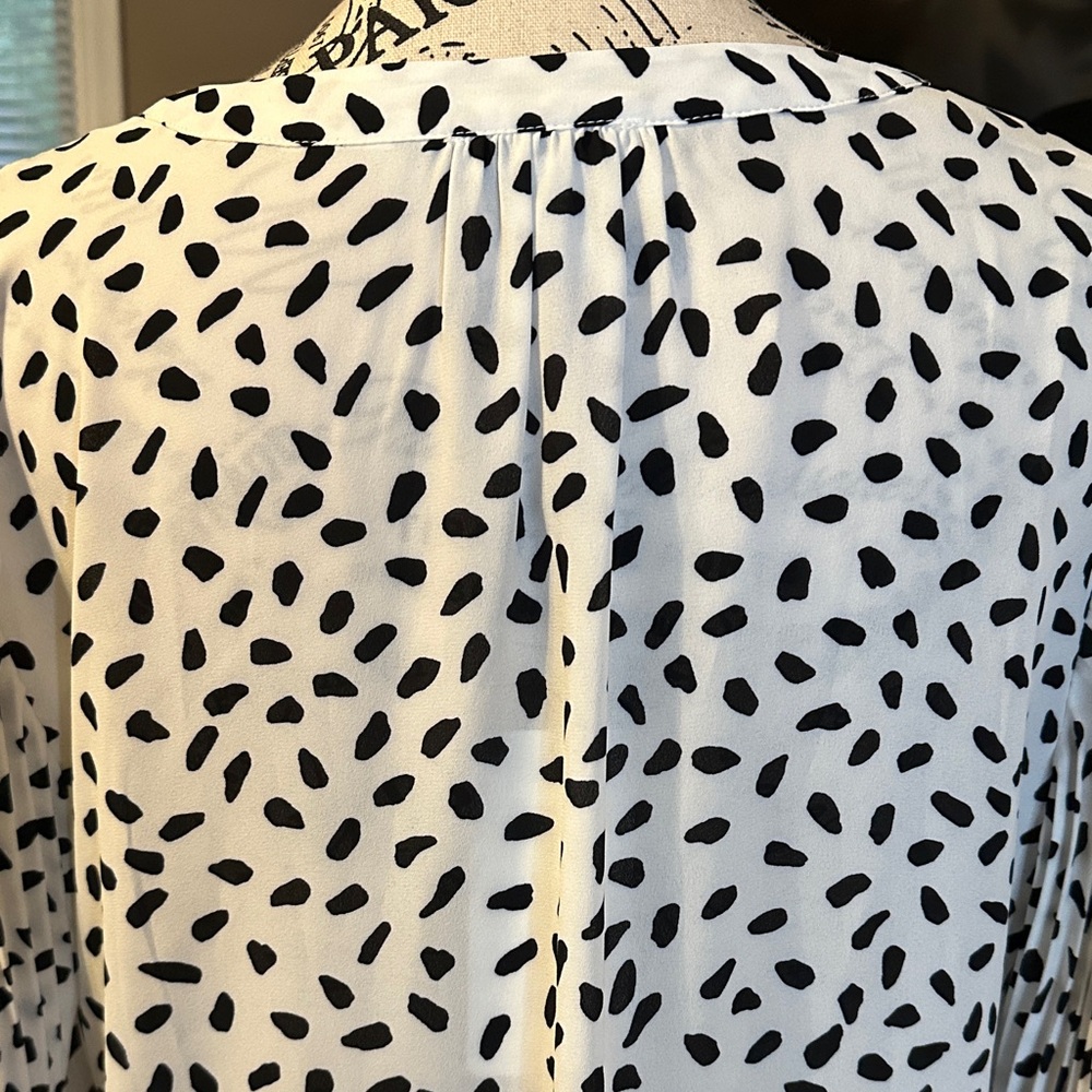 Carolina Belle Black and White Patterned Blouse - Picture 5 of 5